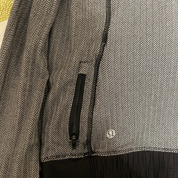 Lululemon Think Fast Hoodie (Size 2) - Picture 3 of 5
